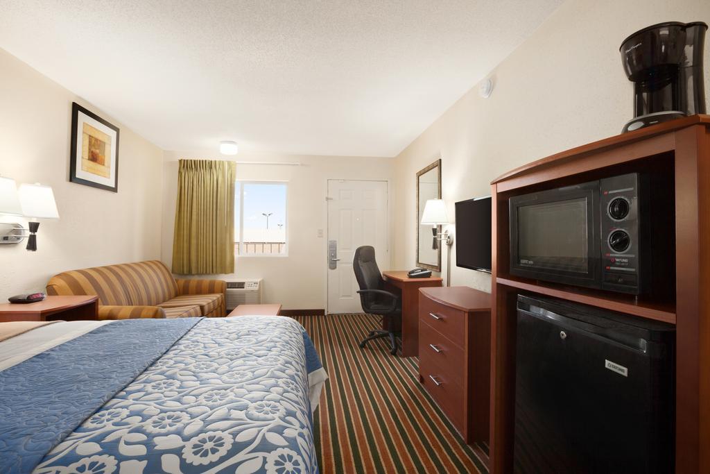 Days Inn By Wyndham Champaign/Urbana Eksteriør bilde